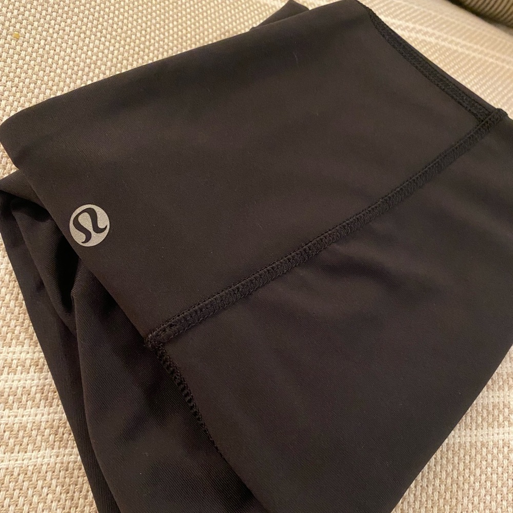 BRAND NEW (wot) lululemon sz 6